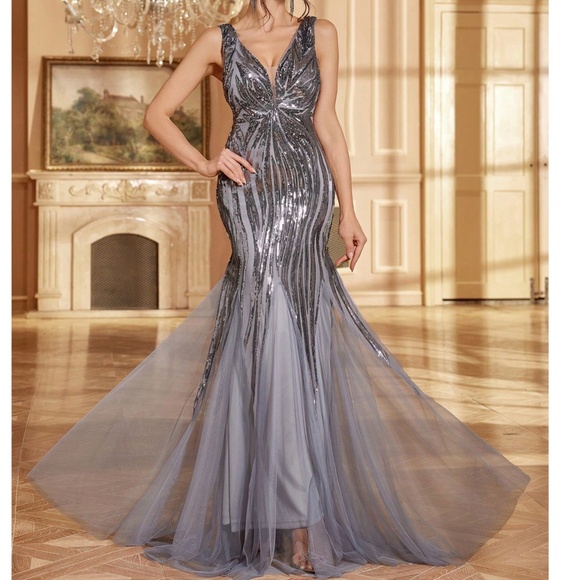 Luxe Grey V neck Sequin Mermaid Hem Fitted Party Evening Wedding Dress - Picture 7 of 9